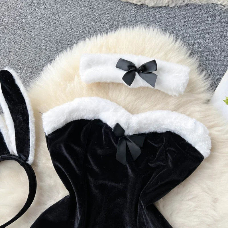 Women's Lace Bra & Panty Set — Lingerie Outfit with Suspenders