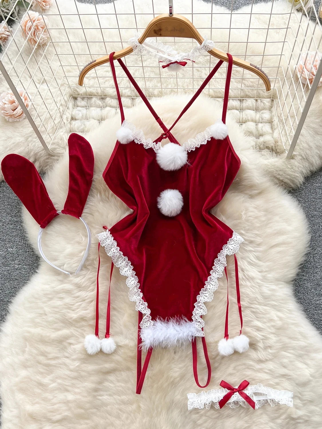 Women's Lace Bra & Panty Set — Lingerie Outfit with Suspenders