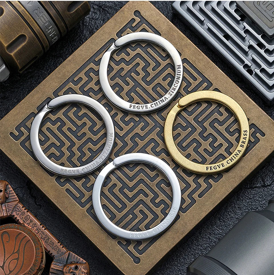Real Titanium Men Keyring Flat Key Chain Rings Holder Car Lightweight Keychain Buckle Jewelry Quickdraw EDC Wholesale Best Gift