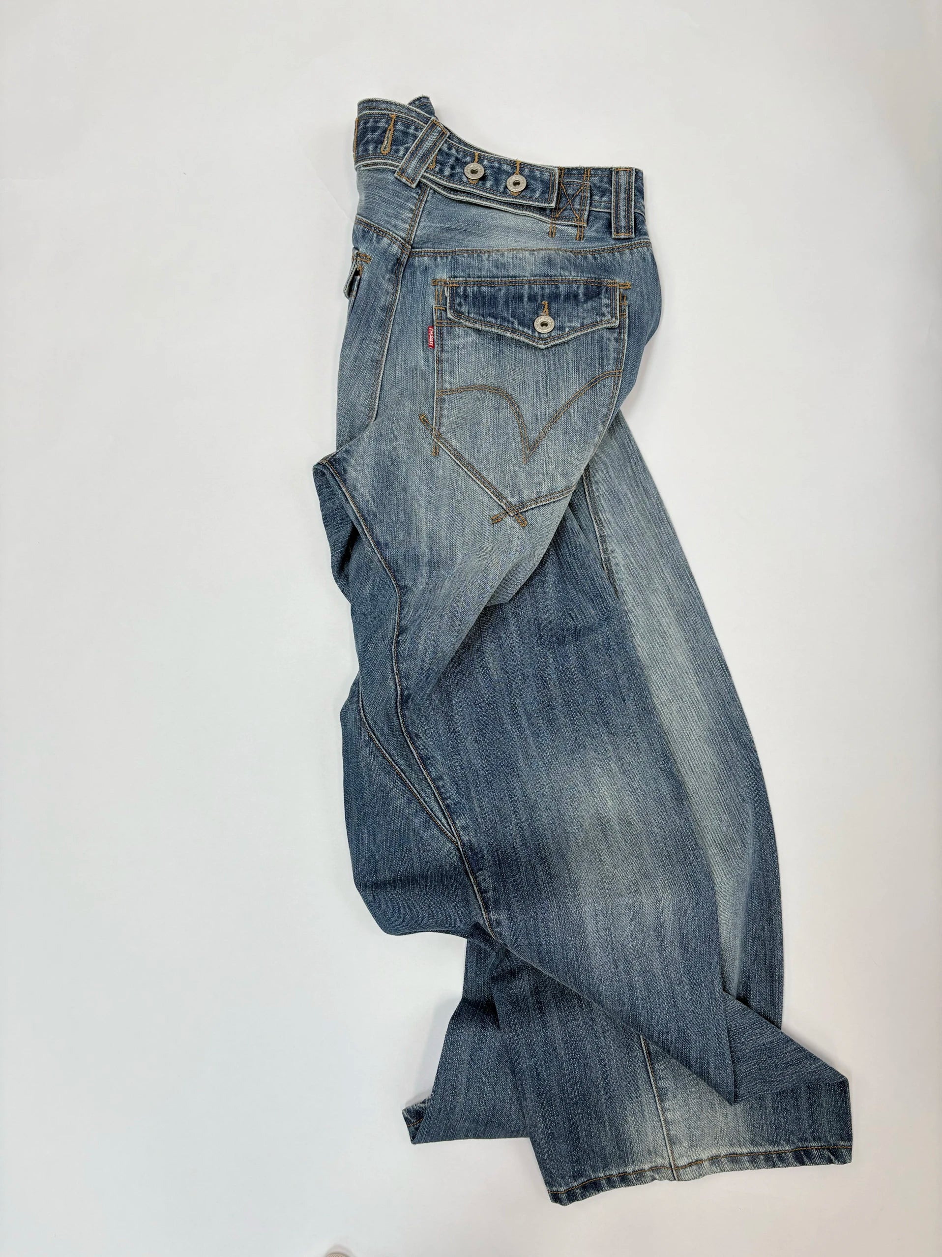 Vintage American-Style Washed Jeans for Women, Mid-Low Waist Design, Loose Wide-Leg, Height-Enhancing, Washed Blue Jeans, Paris Buckle Adjustable Three-Dimensional Curved Knife-Cut Trousers