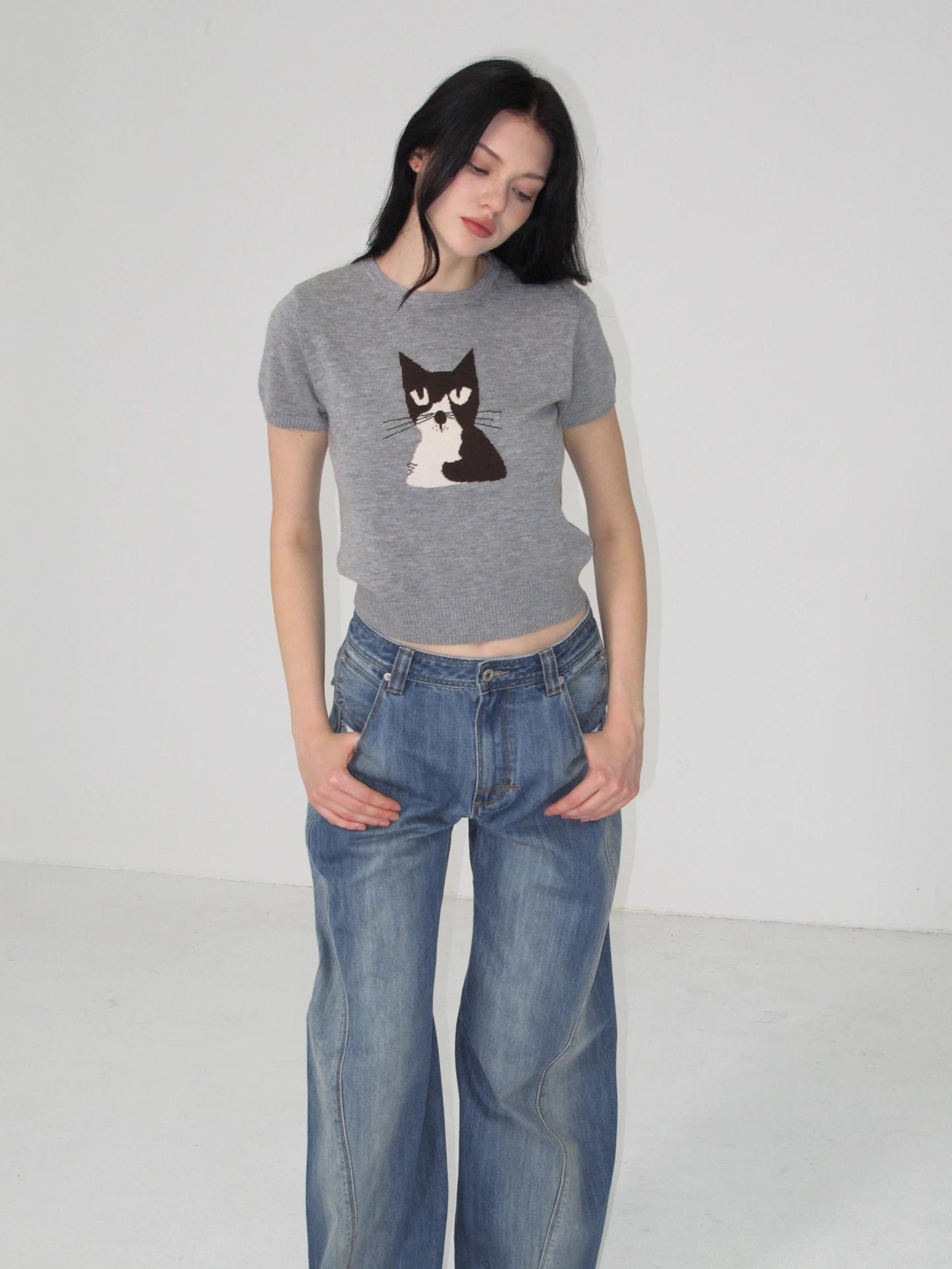 Vintage American-Style Washed Jeans for Women, Mid-Low Waist Design, Loose Wide-Leg, Height-Enhancing, Washed Blue Jeans, Paris Buckle Adjustable Three-Dimensional Curved Knife-Cut Trousers