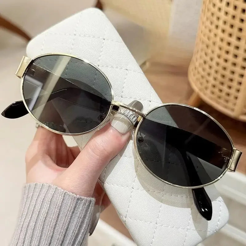 2025 New Fashion Retro Women Sunglasses Luxury Oval Frame Sunshade UV400 Unisex Outdoor Glasses for Traveling, Driving, Parties