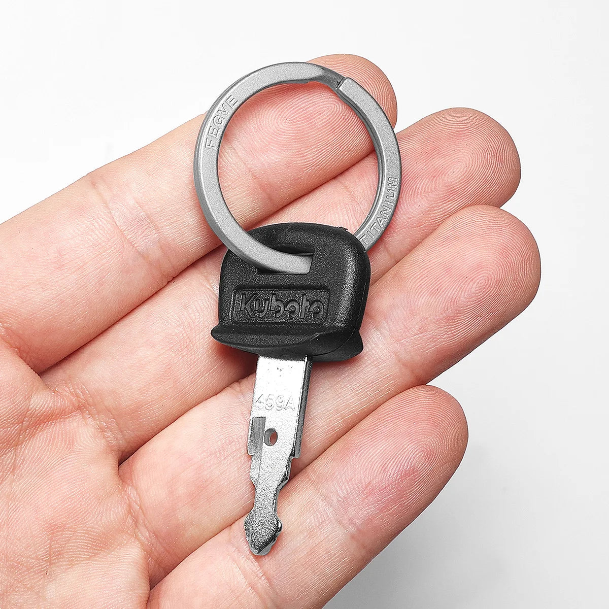Real Titanium Men Keyring Flat Key Chain Rings Holder Car Lightweight Keychain Buckle Jewelry Quickdraw EDC Wholesale Best Gift