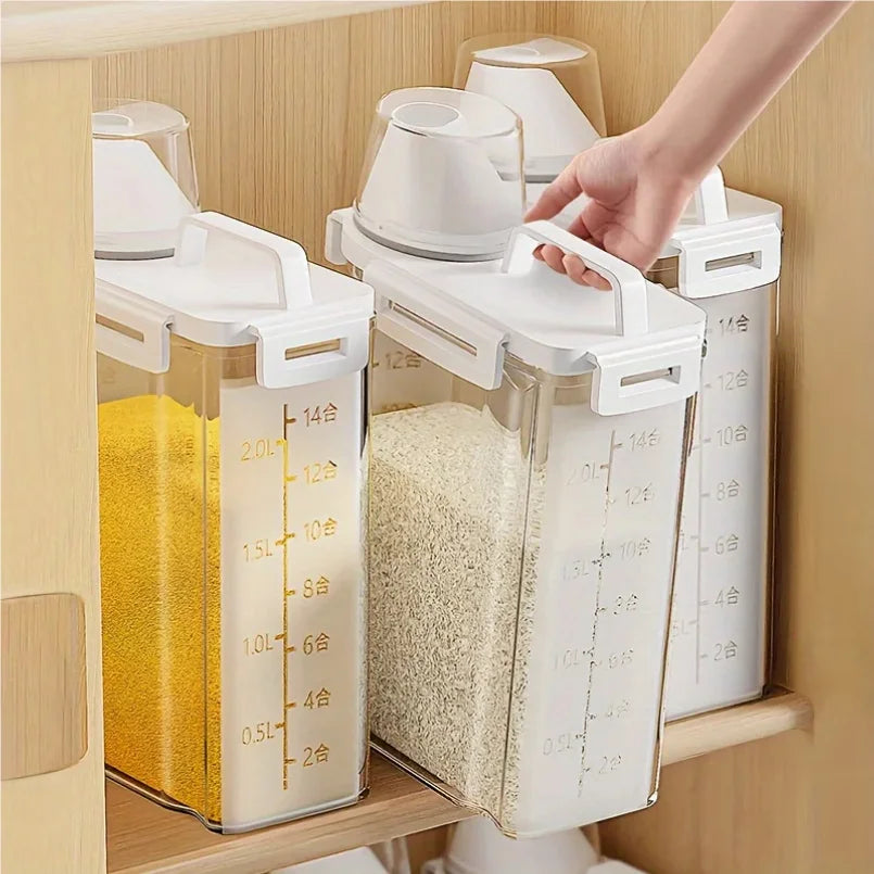 1PC sealed storage container 2.5L portable food storage box with lid suitable for storing grains, flour, rice in the kitchen