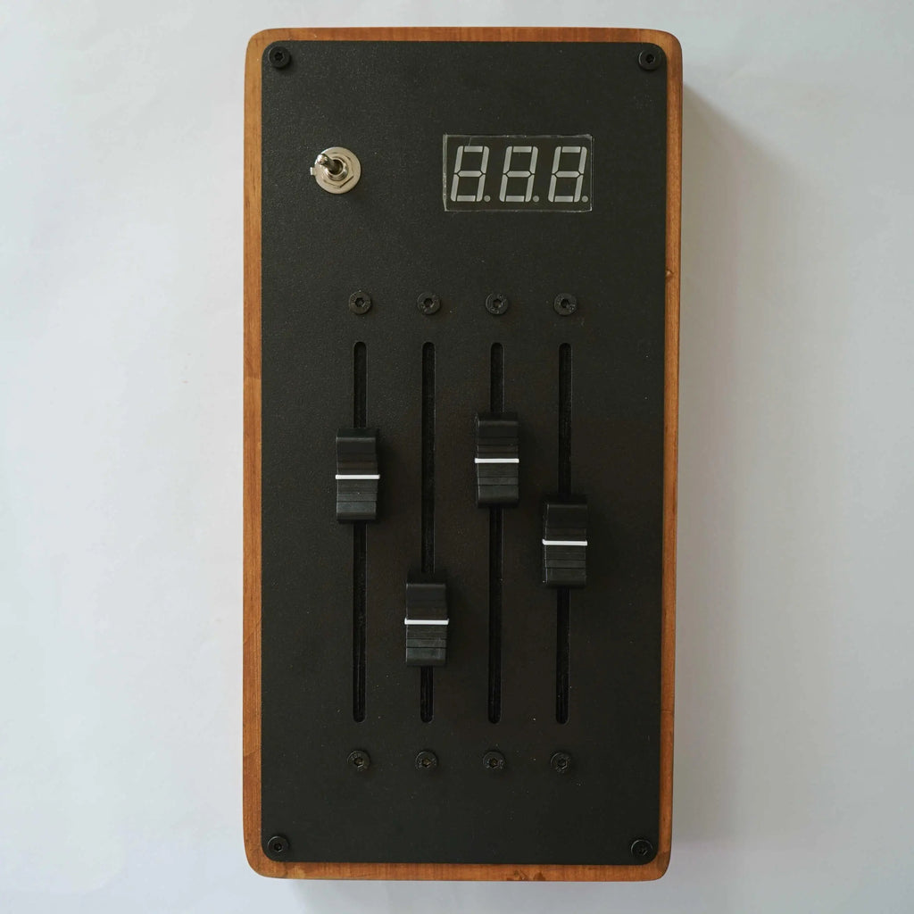 EM-4 Four tracks 12-channels MIDI controller Mixer automatically maps volume faders Mixing console unlimited page turning
