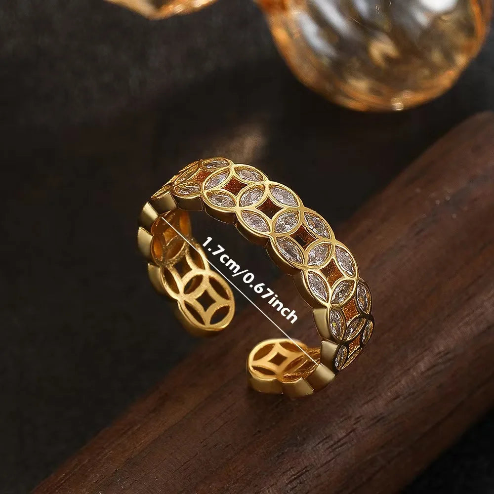 A coin ring for women: a light luxury, high-end, and stylish ring featuring inlaid zirconia and an openable design.